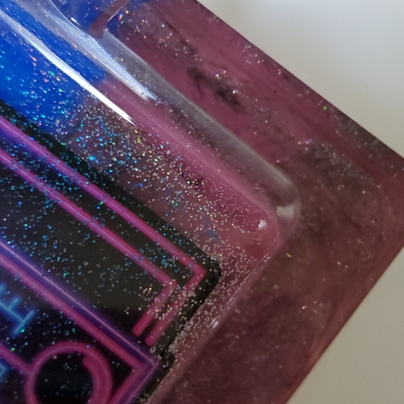 Resin ashtray - Picture 4 of 12